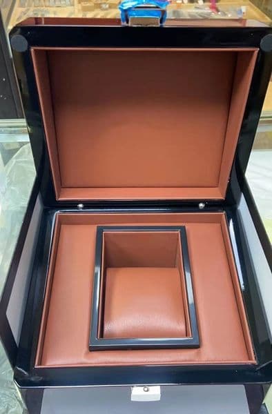 Mens cases Wooden Box Original Inner Outer Woman's Watches Boxes Papers Gift Bag Wristwatches box watch