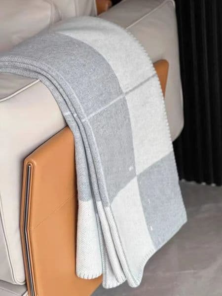 2026 Quailty Same As Shop Blankets Thick Home Sofa Gray Blanket CUSHION TOP Selling Big Size Wool Lot Colors Free Shipping