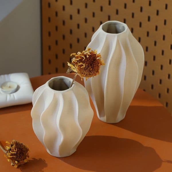 Reliable Quality Beige Ceramic Flower Pot with Stylish Design Novel style Many applicable scenarios