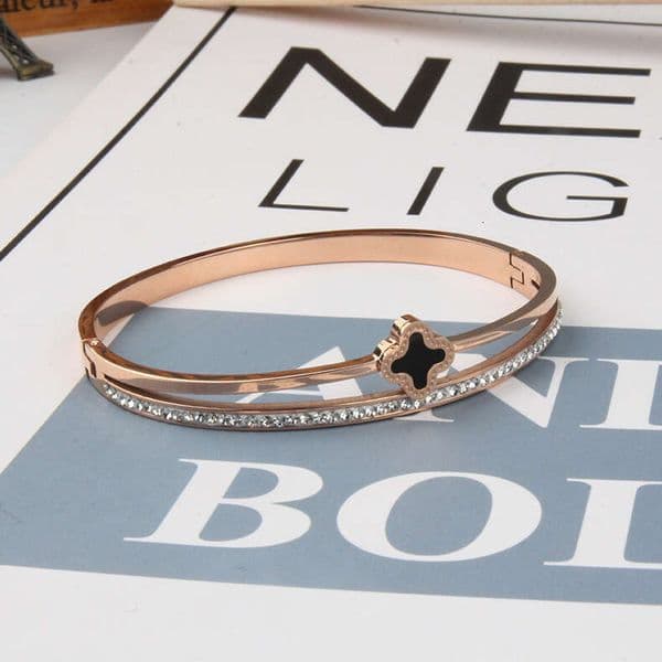 DH collections European - American Style Stainless Steel Single - row Diamond - inlaid Bracelet. This rose - gold four - leaf - clover titanium