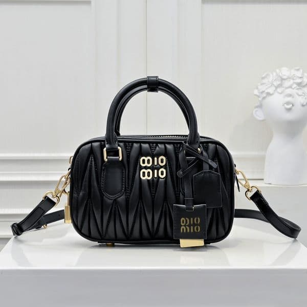 Designer bag one shoulder luxury bag wander arcadie bowling bag pleated sheepskin fashionable and detachable shoulder strap