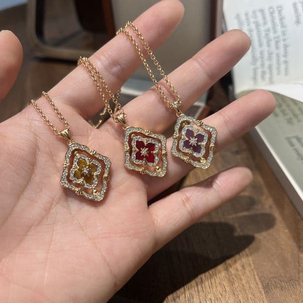 French Vintage Style High-End Versatile Rotating Double-Sided Four-Leaf Clover White Shell Necklace Light Luxury Design Choker