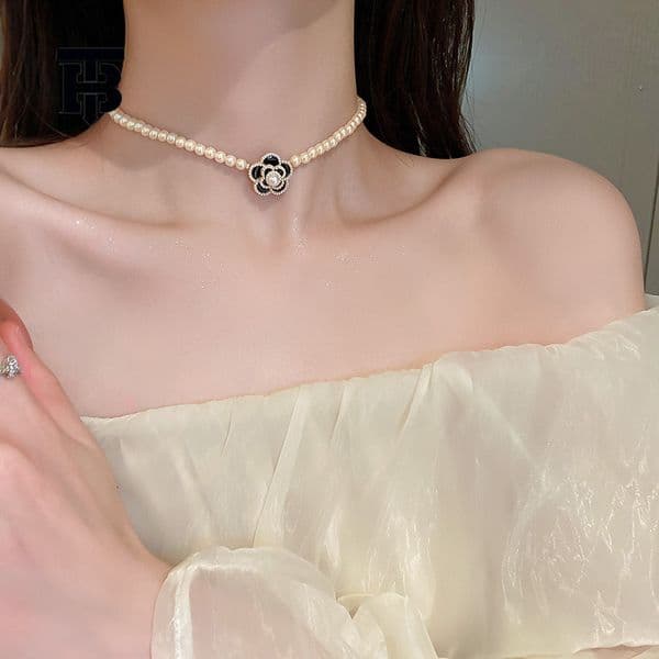 TB BHULAMTE Luxury Pearl Necklace Floral Pendant Korean Sweet Style Designer Jewelry Banquet Elegant Fresh Chic Niche Accessories Gold Silver Adjustable Chain