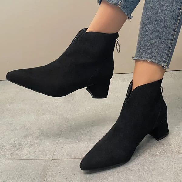 2025 Women Autumn Pointed Toe Chunky Low Heel Short Boots Fashionable Versatile Women Casual Comfortable Shoes Ankle Boots 250908BJ