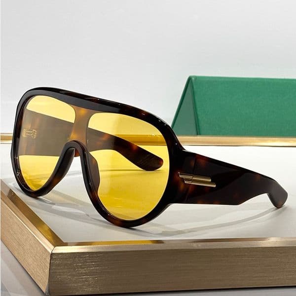 Oversized mens and womens beach party sunglasses designer oval frame goggles classic sunshade with packaging box 1345