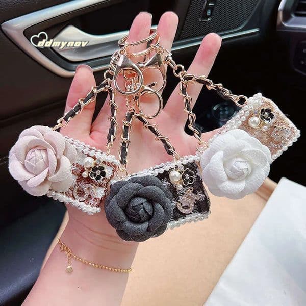 wholesale Chic Camellia Keychain - Fashion Bag Charm for Women, Elegant Zinc Alloy Car Key Ring in Black/White/Khaki (24g) ddmynov