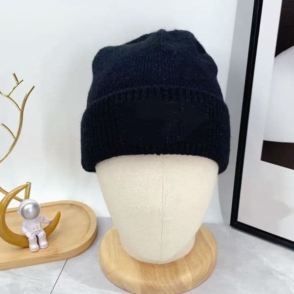 Designer Fashion New Autumn/Winter Outdoor Warm Knitted Hat Light Luxury Trendy Unisex Warm Hat