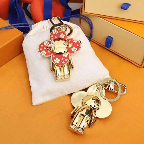 Luxury Designer Doll keychain bag charm for women Golden Rhinestone Sunflower Keychain Matching Car Pendant Metal Fashion Personalized Creative gift