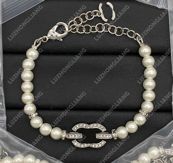 Classic Pendants Necklaces 18k Gold Plated Stainless Steel Crystal Round Pendant Necklace Choker Chain Jewelry Accessories 6666