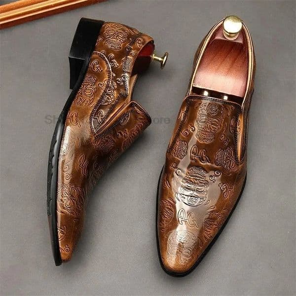 High quality cartoon carved mens leather shoes womens clothing wedding shoes business formal shoes black genuine leather 240614bj