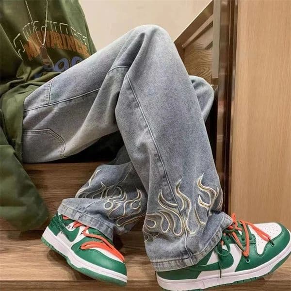 Fashion Flame Embroidery Mens Jeans Neutral Wide Leg Denim Trousers Loose Straight Jeans Youth Casual Baggy Hip Hop Pants 240814