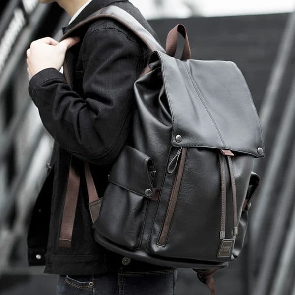 Leather mens backpack vintage 156inch laptop day bag waterproof and durable travel Knapsack university leather Rucksack 240813