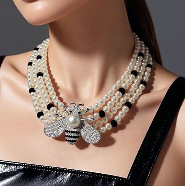 Pearl fashion Personality Small Bee Pendant Necklace