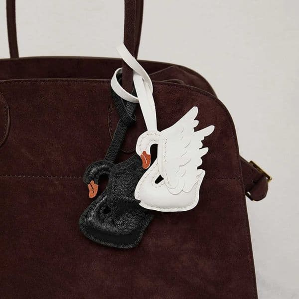 Luxurious Handmade Real Leather Black And White Swan Couple Keychain Gift Cute Decoration Suitable For Bag Exquisite Charm Bag Accessories D2509261