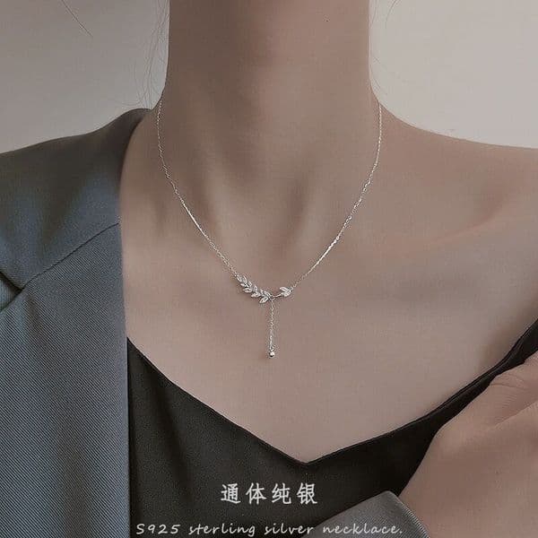 S Pure Sier Wheat for Women, Light Niche High-end Fresh Leaf Spike Peace Clavicle Chain Necklace