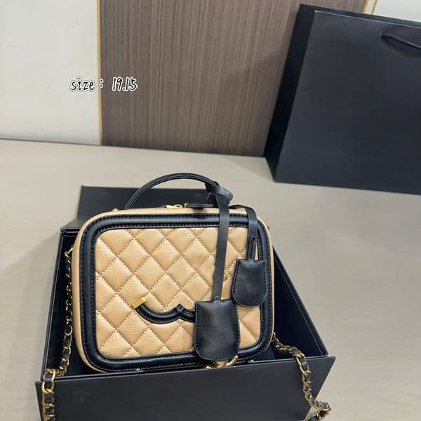 Womans Luxury Cosmetic Designer Make Up Bags Chains Small Square Womens Makeup Washing Shoulder Travel Toiletry Pouch Bag Purse Washbag
