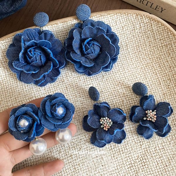 Sier Needle Denim Fabric Flower Pearl Fashionable Elegant Niche Design Statement Earrings for Women