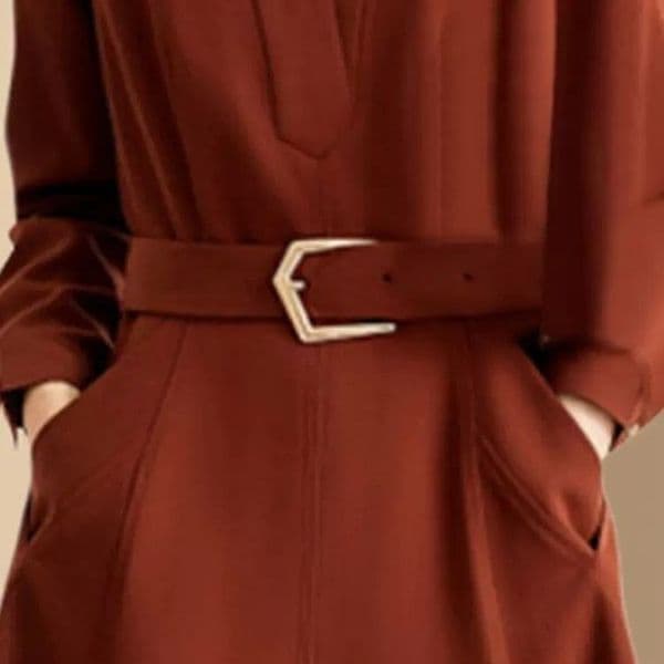 2026 new lightweight luxury elegant V neck design women s slim fit dress autumn and winter new fashionable lace up waist slim fit A line dress