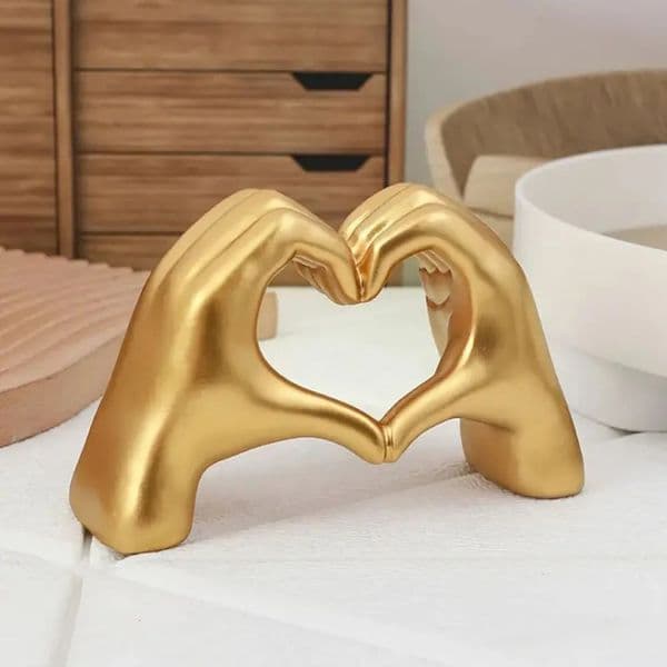 1pcs Golden Love Gesture Statues Sculptures Desktop Ornaments Minimalist Art Bookshelf Table Home Desk Tabletop Room Decoration 250102