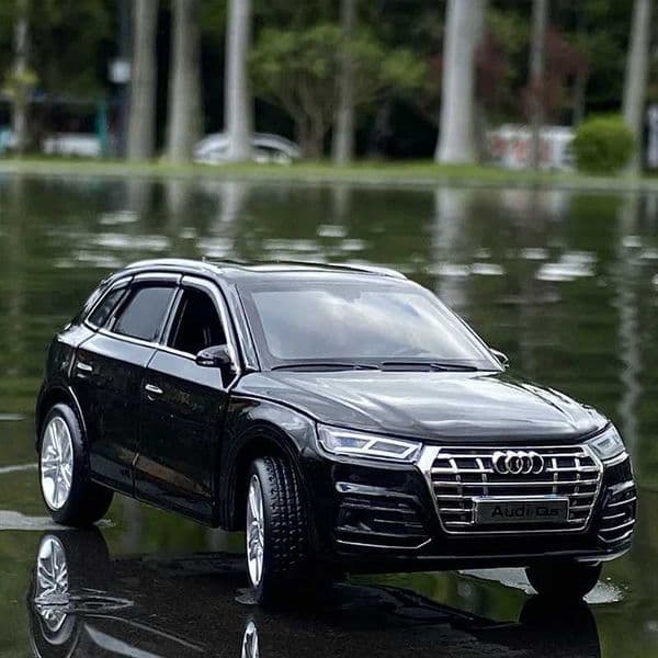 132 AUDI Q5 SUV Alloy Car Model Diecast Toy Vehicles Metal Toy Car Model High Simulation Sound Light Collection Kids Toy Gift R251209