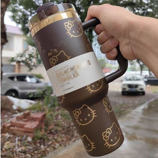 2026 US STOCK 40Oz Designer Car Mugs 304 Stainss Steel Insulated Tumbrs Cups With Hand And Lids Vacuum Cute Cat Travel Keep Drinking Cold Water Botts Free Shipp