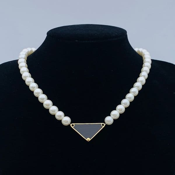 Fashion Triangle Pendant Necklace Black and White Luxury Charm Women's Classic Necklace Love Birthday Gift Necklace Stainless Steel Long Chain