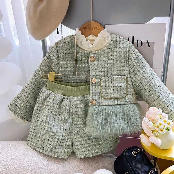 Designer 2026 Clothing Sets Winter Fashion Plus Wool Suit Cute Little Perfume Fluff Warm baby Two-Piece Girls Baby Clothes Y241129mmxe Free Shipping