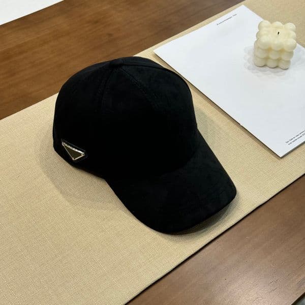 Designer Classic Simple Versatile Casual Womens Hats Autumn Winter Metal Letters Are Fashionable And Warm Ball Caps