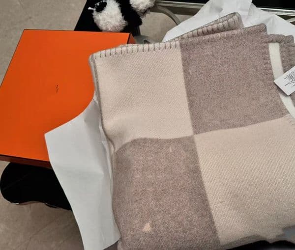 Wool Cashmere Beige Blankets Matching Pillow Cushion Have Tag And Dust Bag TOP VERY Thick Home Sofa Good Quailty Beige Blanket