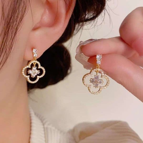 2025 New Micro Inlaid Zircon Sweet Flower for Women High-end Full Dia Four-leaf Clover Hollow Pendant Earrings
