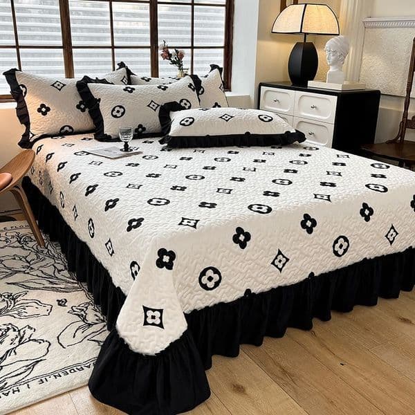 Luxury Designer Four-Season Quilted Skirt Set - Thickened Lace Non-Slip Bed Cover for Single, Three-Piece, or Four-Piece Tatami Mattress Bedding L260205