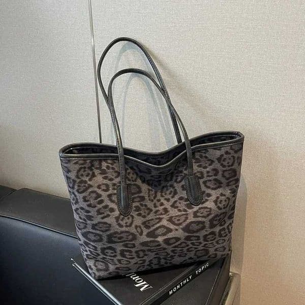 High-Quality Designer Leopard Pattern Leatherette Traveling Handbag Spacious Ladies' Crossbody Purse w/ Secure Closure Features