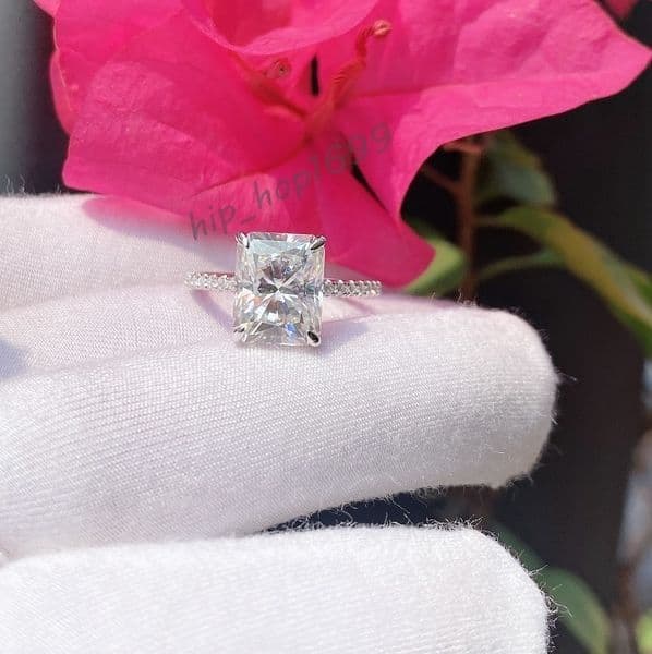 Customized Luxury Jewelry Women Ring 18K White Gold with 4ct Radiant Moissanite Wedding Ring