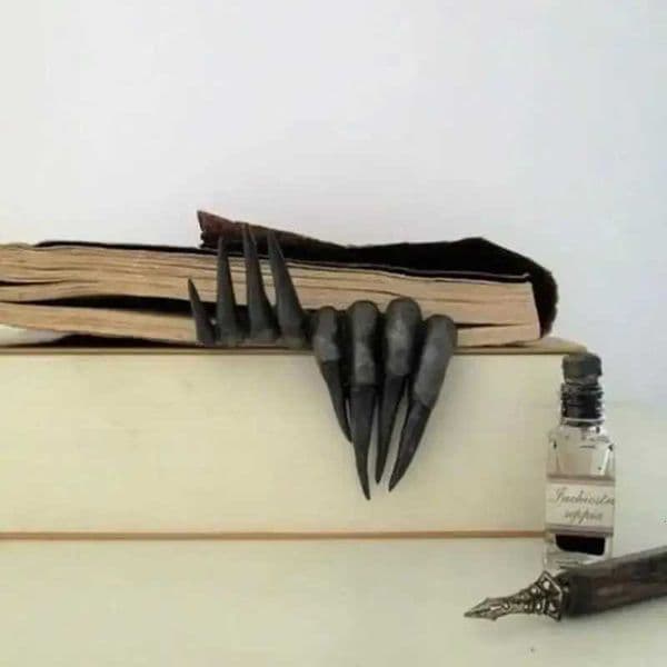 Halloween Claw Bookmark Terrifying Devil Claw Office Desktop Decoration Resin Craft Ornament Halloween Home Decoration Z250805