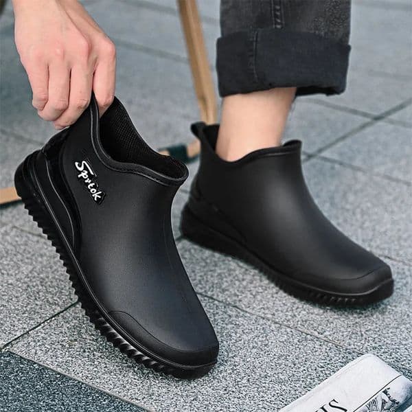 Ankle Rain Boots For Men Integrated forming Simple Waterproof Rain Shoes Toughness Anti-slip Fishing On Work Camping Waterproof 250804BJ