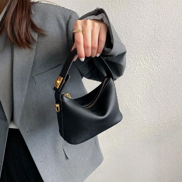 Simple and retro handbag crossbody bag soft leather small square bag 250804