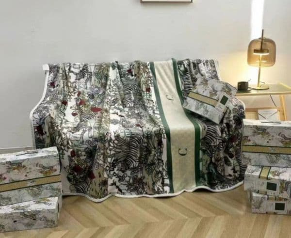 Luxury Designer Blanket Green Jungle Animal Pattern Blanket Letter Logo Flannel Blanket Comfortable Nap Warm Sofa Blanket