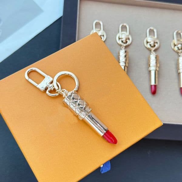 New Luxury Keychains 18K Gold Lipstick Car Keyring Charms Fashion Designer Lanyards Key Rings Bags Pendant High Quality Accessories