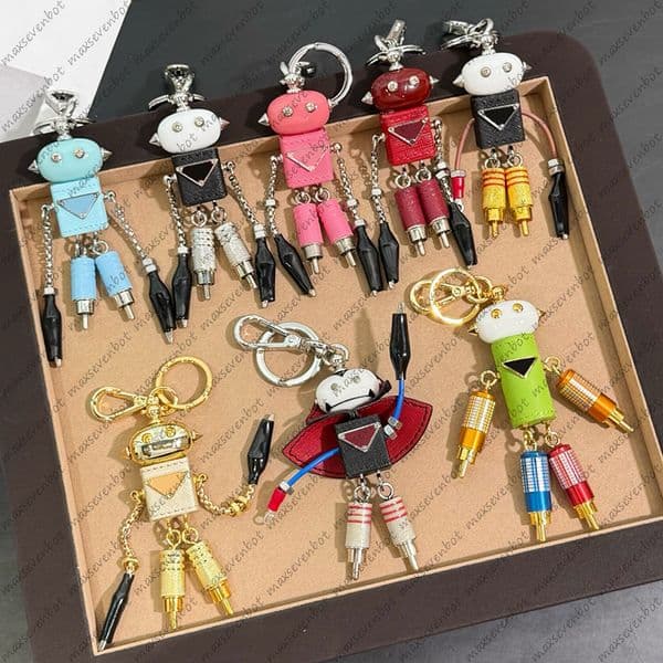 Robot Designer Keychain Unisex Luxury Bag Charm Fashion Purse Charm Leather Robots Metal Designers Keyring 8 Styles Key Chain Z260609