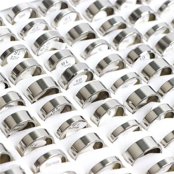 Wholesale 30/50/100/200Pcs/lot Fashion Smooth Stainless Steel Rings For Women Men Mix Size Simple Jewelry Party Gifts 250730