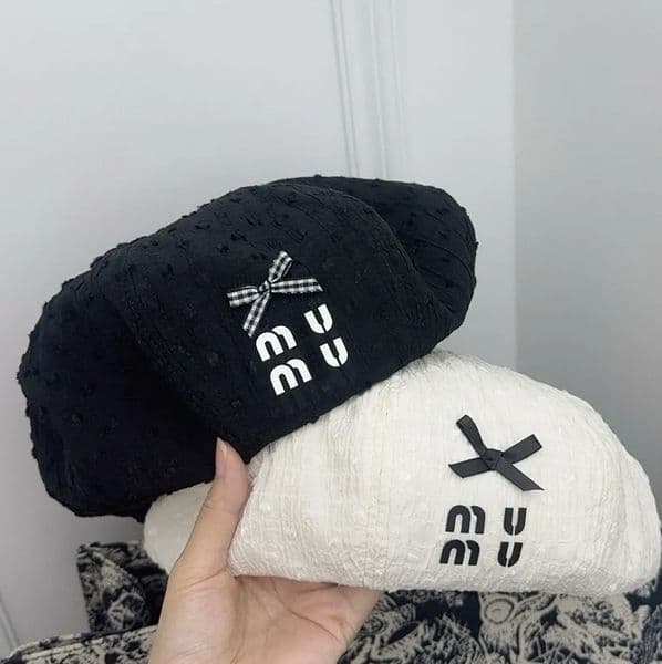 Berets Hat Women Versatile Hats Black and white bow Ladies Berets Designer Letter Casual Autumn Winter Women Berets Fashion Accessories