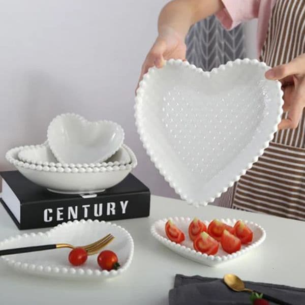White Ceramic Heart Plate Delicate Salad Dessert Bowl Multi-Grid Snack Bowl Creative Peach Heart Cake Breakfast Plate Tableware 250813