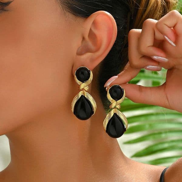 Fashion Geometric High-end Niche Inlaid Pearl Design Stud for Women Light Versatile Water Drop Earrings