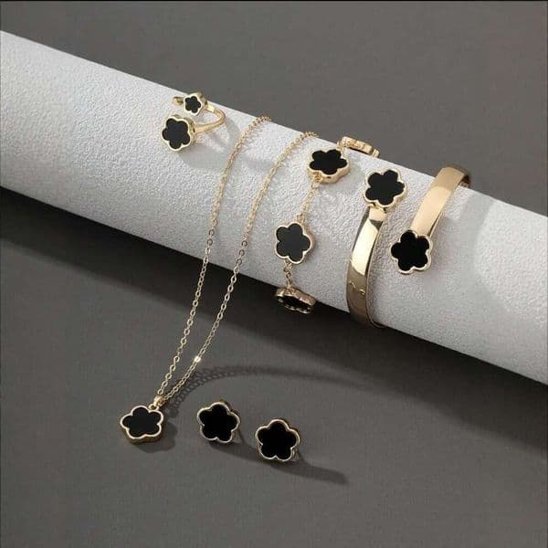 New Hot Luxury jewelry designer jewelry for women lucky flower jewelry set acrylic bracelet five leaf flower bracelet necklace ring earring accessories daily party
