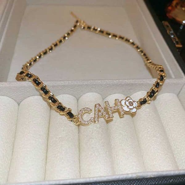 French Classic Leather Metal for Women Luxury Designer Camellia Pearl Letter Necklace Womens Neck Pendant Choker G250820