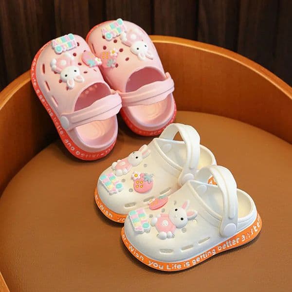 Children Slippers Playful Cartoon Kids Clog Shoes with Holes for Summer Girls and Boys SoftSoled NonSlip Indoor 250822BANJIA