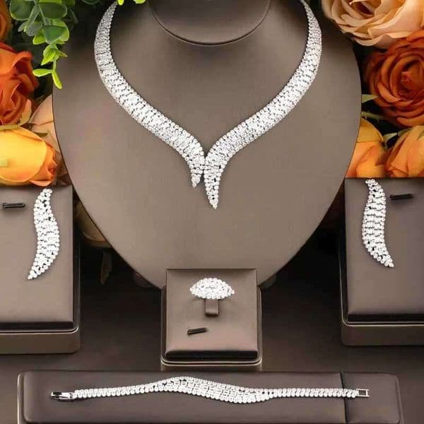 Luxury Chain Necklaces Set Women Pendant Necklace Diamond Stud Earrings Charm Bracelet Jewlery Sets for Party Wedding Anniversary Gifts