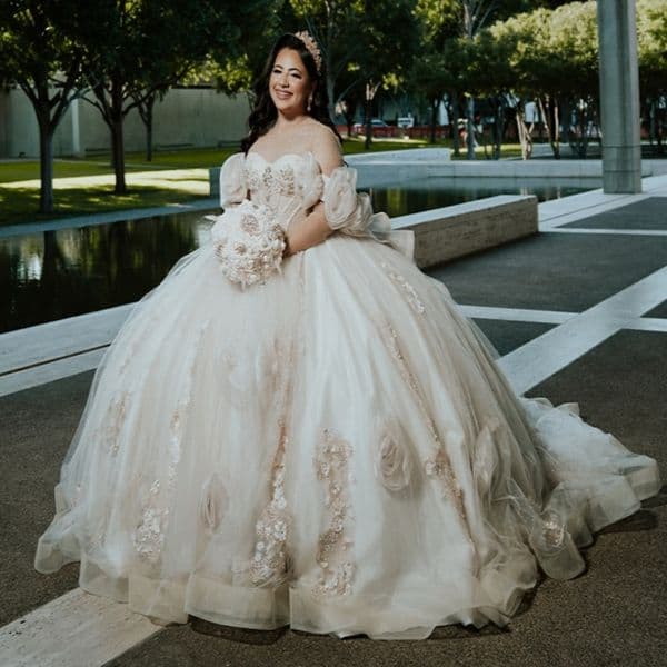 Ivory Shiny Princess Off the Shoulder Sweet 16 Dress Quinceanera Dresses Applique Flower Beads Bow Tull Party Birthday Vestidos 15 Anos