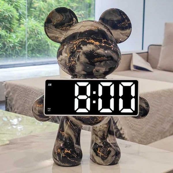 Designer Resin Violent Bear Statue Clock Ornaments Luxury Home Living Room Bedroom Desktop Electronic Alarm Clock Decoration Gift
