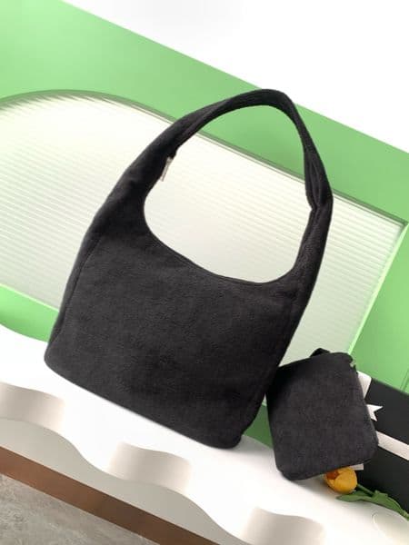 Chic Designer Accessory - Sophisticated Smooth Leather Tote with Luxe Detailing